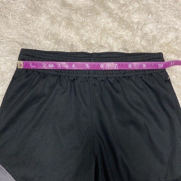 Underarmour size 6 black grey athletic shorts - Picture 6 of 6
